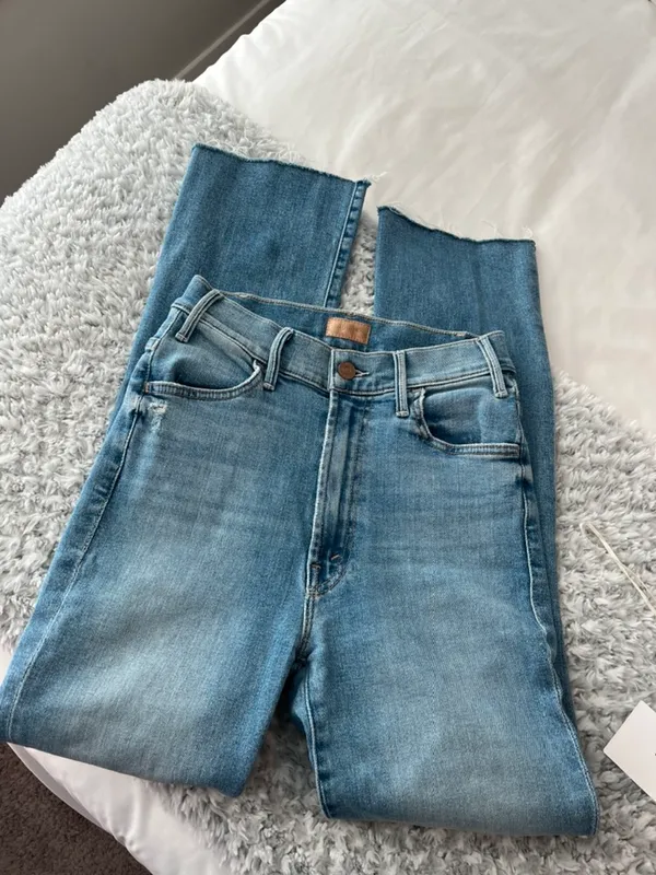 MOTHER Denim Hustler Distressed Raw Hem Ankle Jean - Image 3