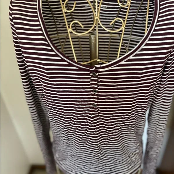 American Eagle Soft & Sexy Maroon Stripe Long Sleeve V Neck Top Medium - Image 8
