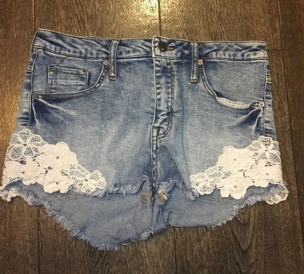 Mossimo High Rise Lace Raw Hem Boho Denim Shorts Size 10/30 - Image 3