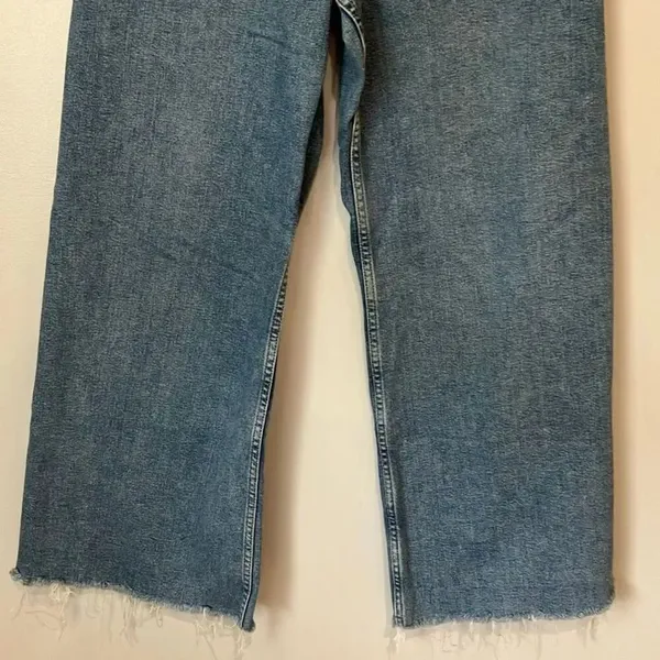 Zara High Rise Medium Wash Non Ripped Frayed Hem super wide leg Sz 8 #771 - Image 3