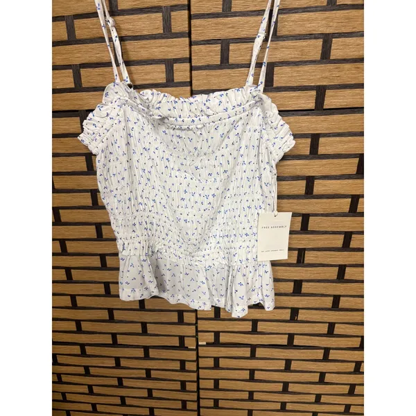 Free Assembly White Floral Smocked Tank Top‎ Size Medium - Image 4