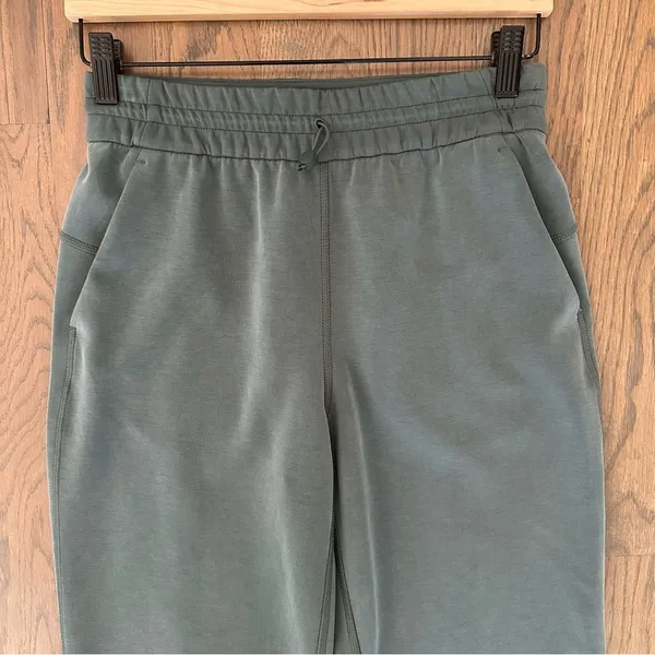 Lululemon Softstreme High Rise Straight Leg Cropped Pant in Dark Forest Size 4 - Image 3