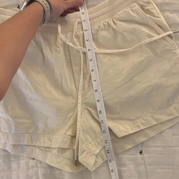 GAP Cream Linen Shorts - Image 5