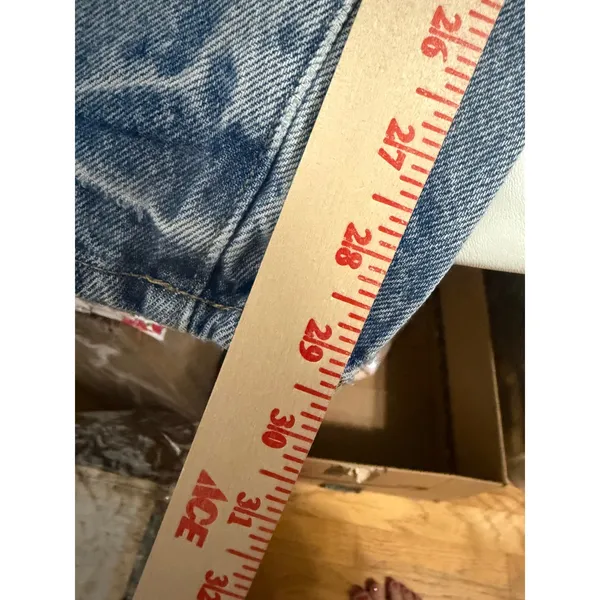 Universal Thread 90s Baggy Distressed Light Wash High Rise Wide Leg Jeans Blue - Image 6