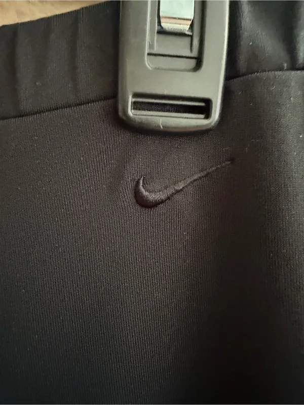 Nike Women's Black Capri Active Pants - Image 3