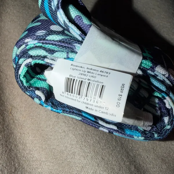 Vera Bradley Lighten Up Wide Lanyard Blue Island Medallion 28182-U60 New - Image 3