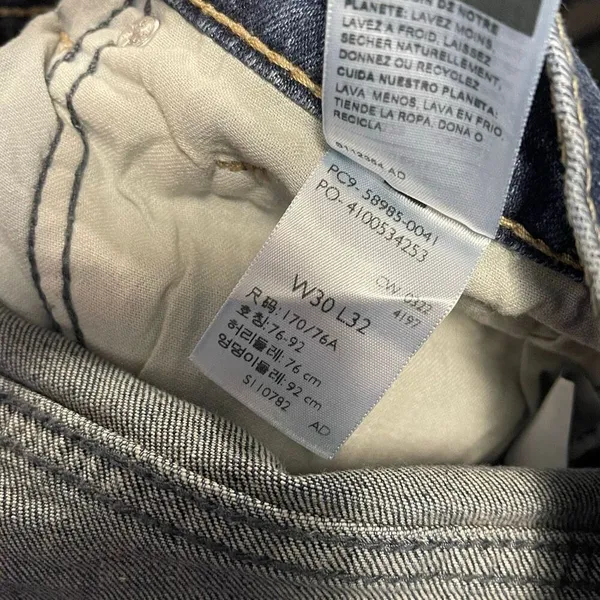 Levi’s woman’s size 30W 32” inseam relaxed fit boot cut jeans - Image 5
