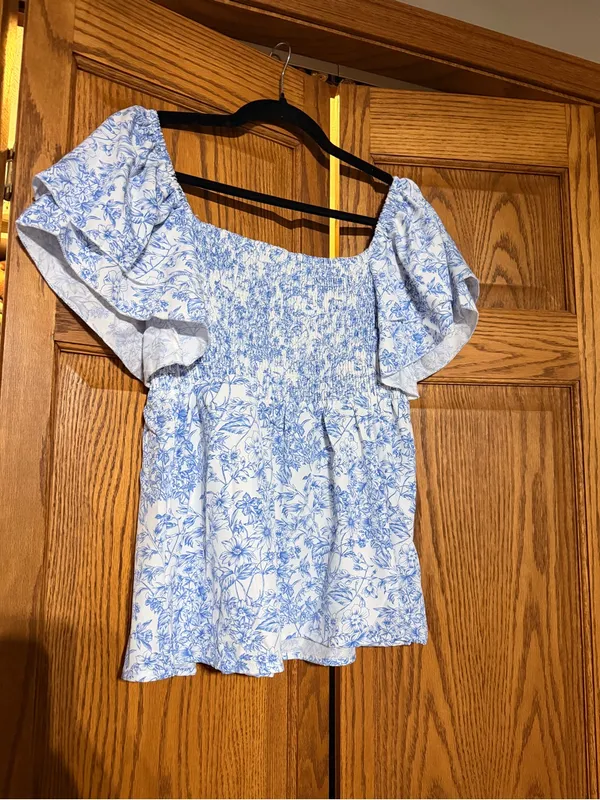 SHEIN Blue & White Floral Smocked Square Neck Blouse - Image 3