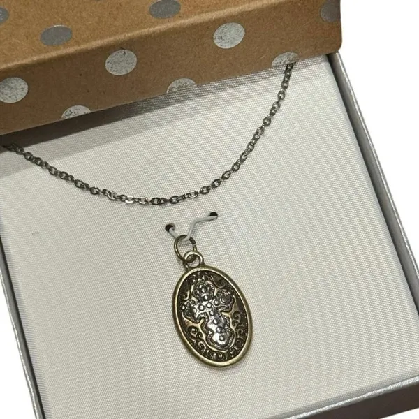 Holy Cross Oval Pendant Necklace NIB Silver Chain Christian Gift Unmarked - Image 12