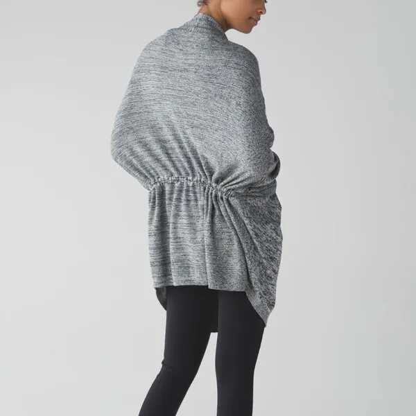 Lululemon Breeze Easy Wrap in Heathered Light Grey & Deep Coal - Image 2