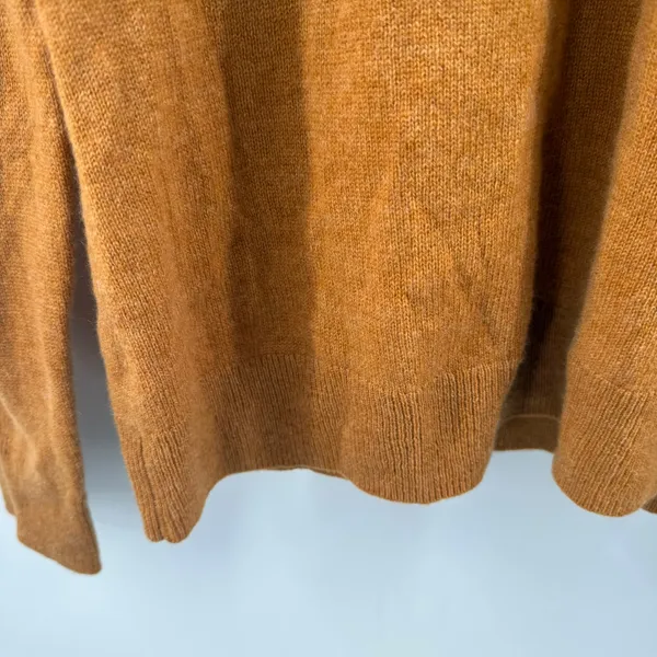 TAHARI Sweater Womens Size Medium NWT 100% Cashmere 2-Ply Classic Fit VNeck Soft - Image 10