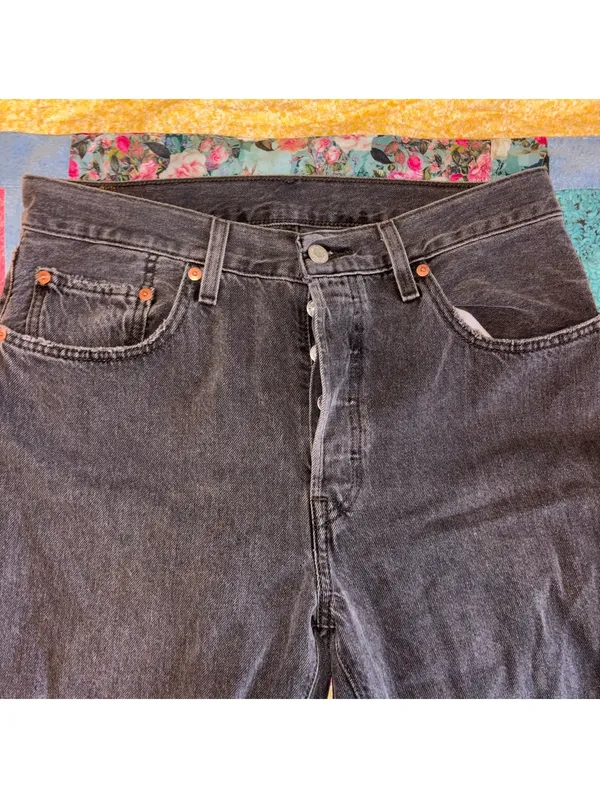 Levi's 501 Woman’s Highrise Straight Crop W30 L26 Button Fly Raw Hem Denim jeans - Image 7