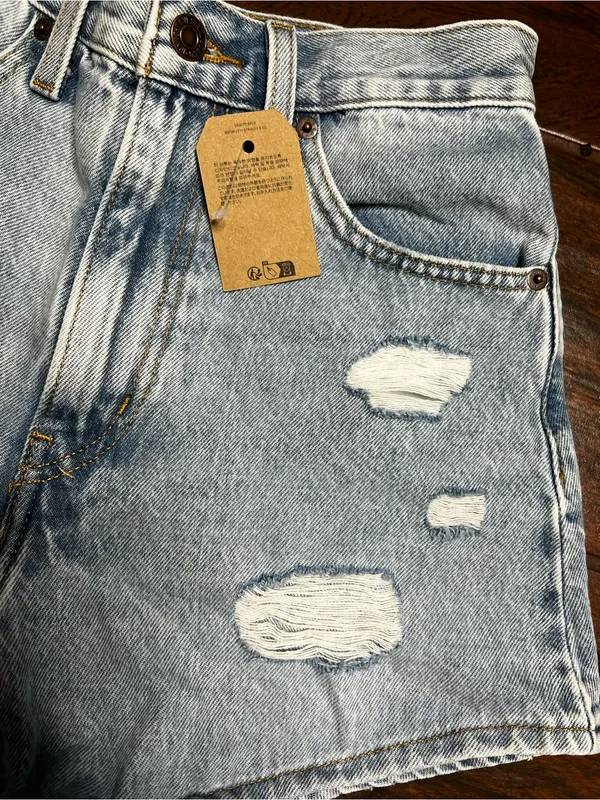 Levi’s Distressed High Waisted Mom Shorts Denim Size 24 Women’s - Image 2