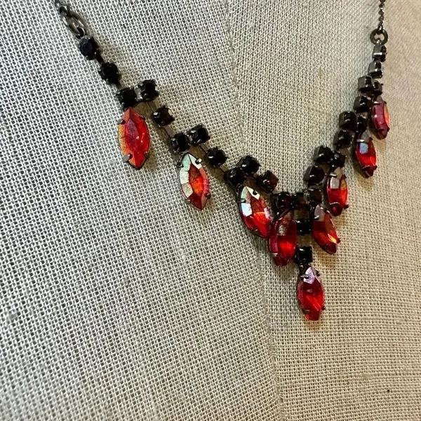 Avon Red /orange beaded Necklace - Image 3
