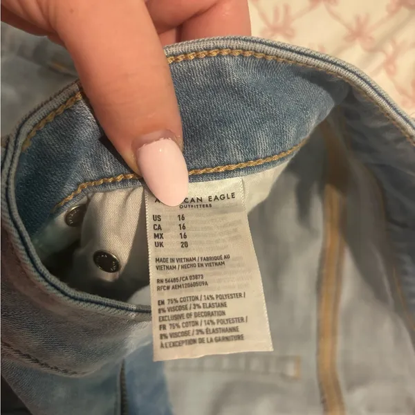 American Eagle Outfitters Midi Light Blue Jean Shorts Size 16 - Image 4