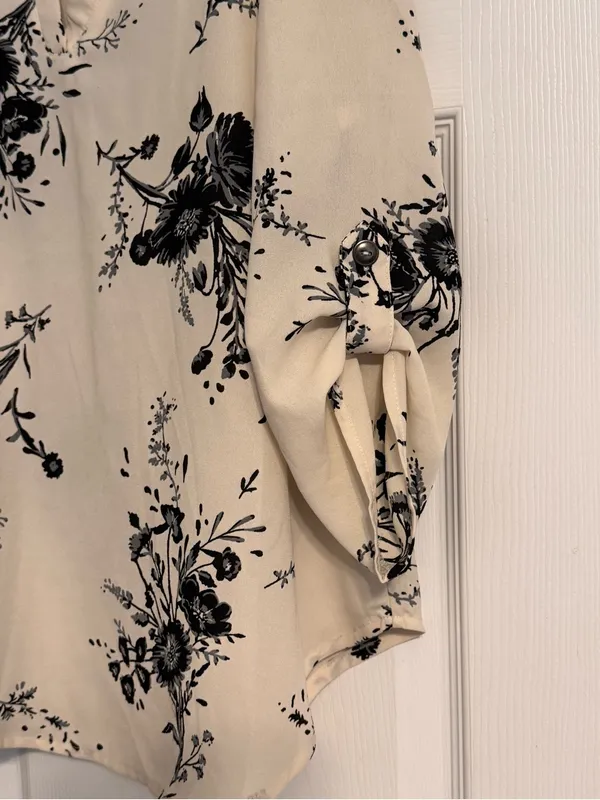 Maurice’s Cream Black Floral Print V-neck Roll-Tab Sleeves Chiffon Blouse Large - Image 4