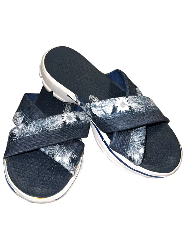 Skechers blue and white flower design gogamat sandals. Great pre loved conditio. - Image 2