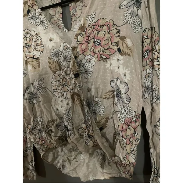 Em Crème Floral Wrap Blouse Size Small Pink - Image 6
