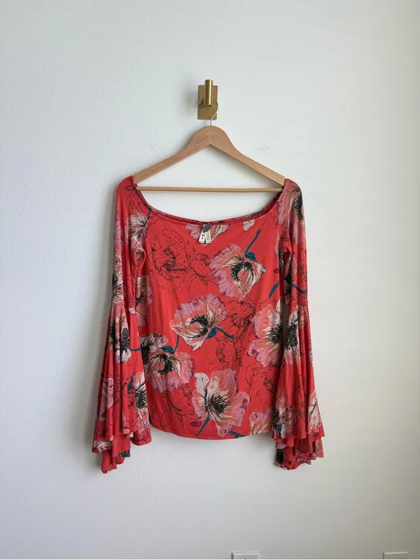 Free People We The Free Floral Bell Sleeve Top Red Boho Rayon Women's Medium - Image 3