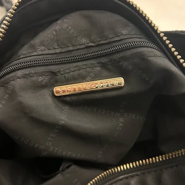 Steve Madden Elegant Black Handbag with Gold Accents Some usage-clean! - Image 9