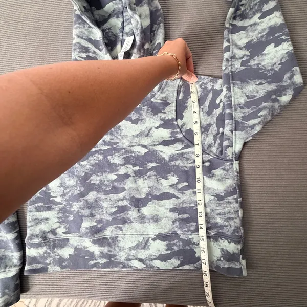 Lululemon Loungeful Cropped Hoodie Women 6 Heritage Camo Blue Fleece LW3FPWS - Image 9