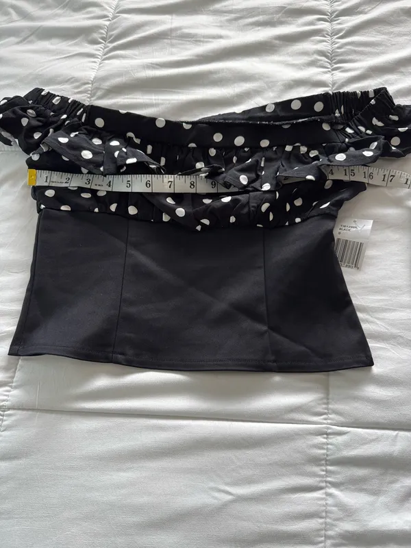 New Fore polkadot off the shoulder top size small with side zipper - Image 6