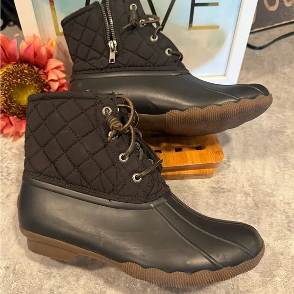 Sperry Women's Saltwater Quilted Nylon Duck Boot STS94063 Black Size 7.5 - Image 4