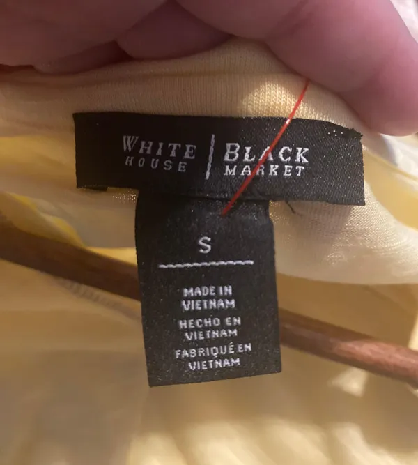 White House black market yellow T-shirt 65 polyester 35 viscose size small - Image 6