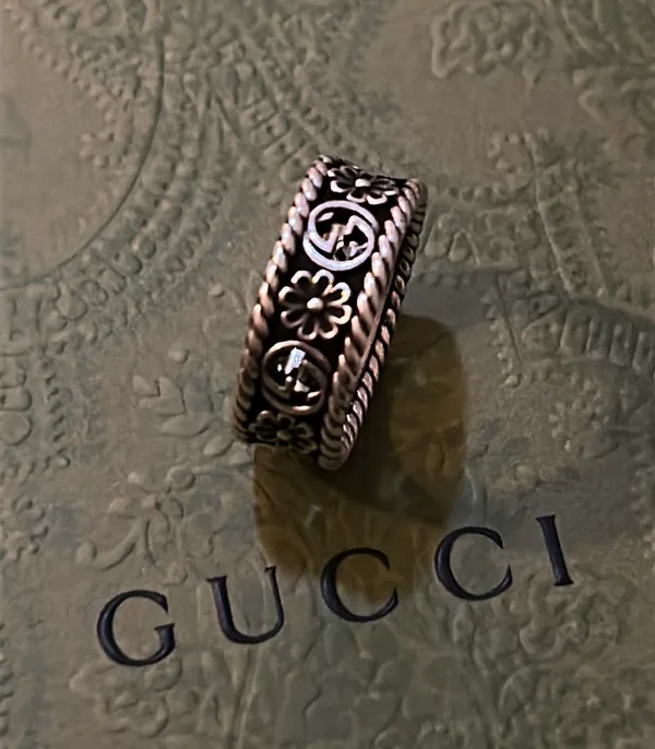 Gucci Interlocking Silver Ring Size 7.5 - Image 2
