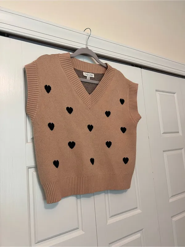 She + Sky Camel V-Neck Heart-Print Sweater Vest - Image 2