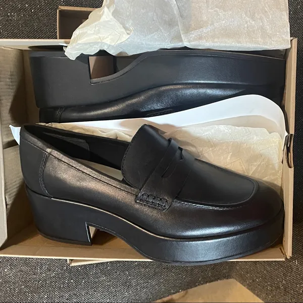 Dolce Vita Women's Black Platform Loafers - Image 4