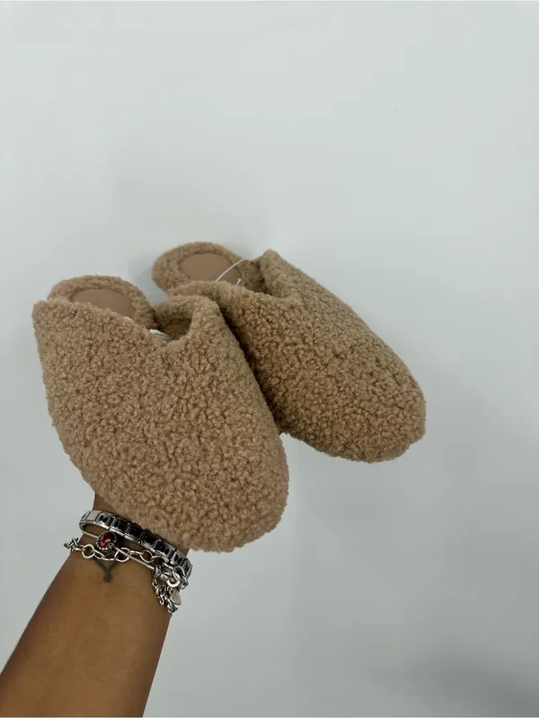 Universal Thread Fuzzy Loafers Sandals Women's Size 8 Boho New Without Tag - Image 3