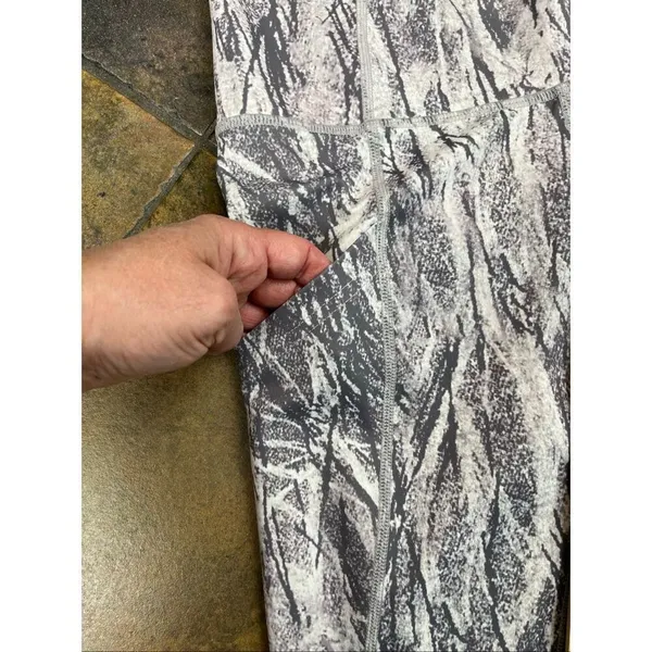 P'tula Chandre Birch Marble Forest Camo Print Leggings Small - Image 9