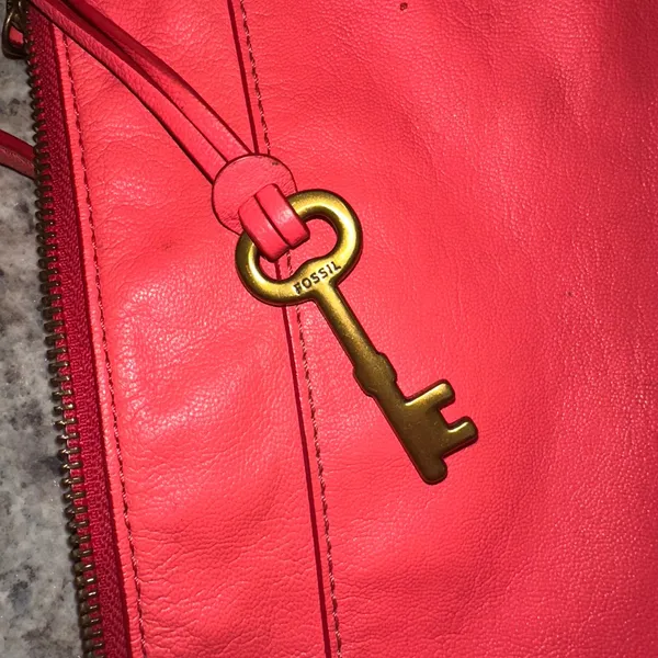 Fossil‎ Crossbody Bag bright Pink Leather Adjustable Strap Key Accent - Image 10