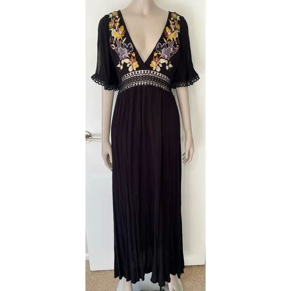 Lulu’s Puerto Vallarta Black Embroidered Maxi Dress - Image 5