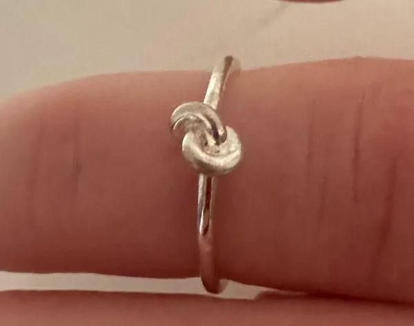 Kendra Scott Presleigh Silver Love Knot Ring Size 7.5 - Image 6
