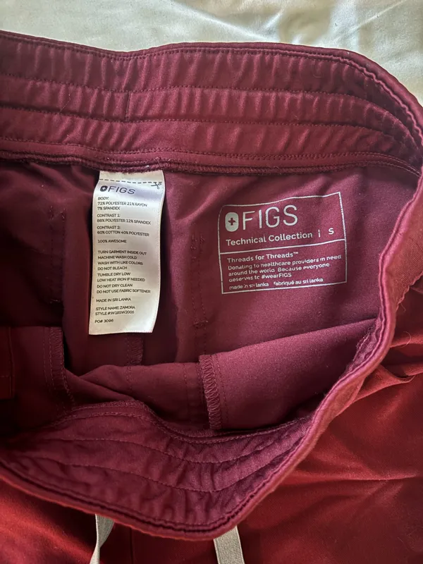 Figs scrubs - Image 3