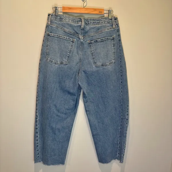 Old Navy Medium Wash High Rise Barrel Leg Raw Hem Jeans - size 12 - Image 4