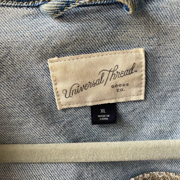 Universal Threads Women's Light Blue Denim Jacket - Image 2