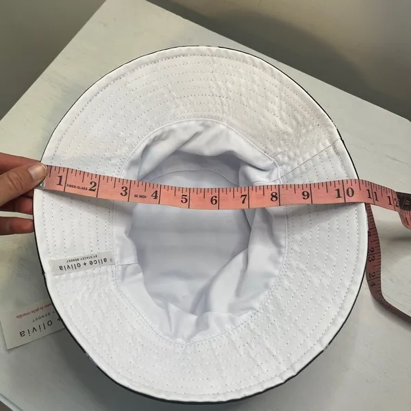 Alice+ Olivia NWT Reversible Bucket Hat Daisys & White 90s, Y2K - Image 6