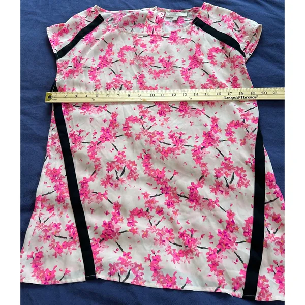 Banana Republic Pink Cherry Blossom Floral Blouse Black Trim Size M - Image 5