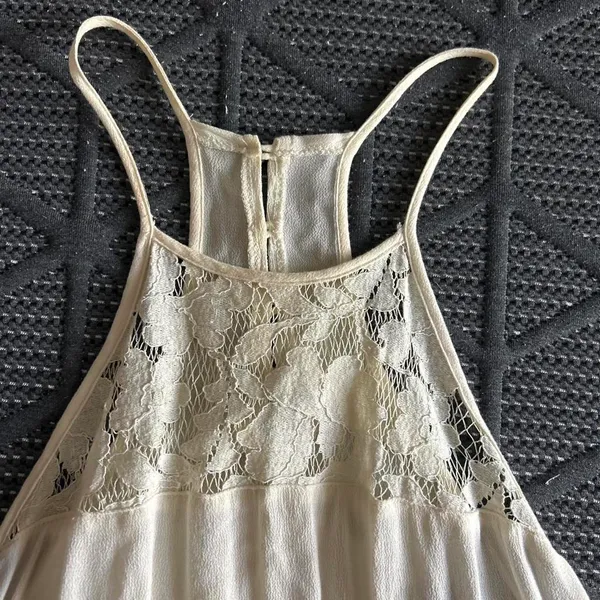 Forever 21 Women’s White Lace Halter Top with Lace Trim, size M - Image 4