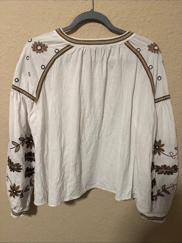 RD and Koko White Embroidered Boho Peasant Blouse Jacket - Image 3