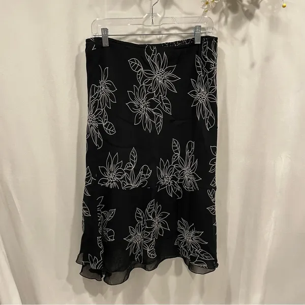 Y2K flowy whimsigoth black floral midi ruffle skirt goth glamour - Image 3