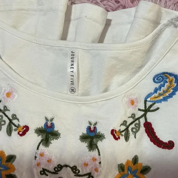 Journey Five White Floral Embroidered Peplum Tunic Top‎ Boho - Image 4