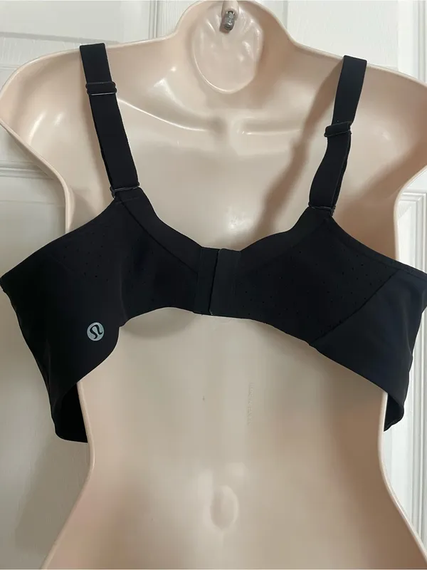 Lululemon Black Women's Supportive Sports Bra 40D - Image 2