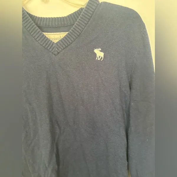Abercrombie & Fitch Navy V-Neck Sweater Size Small - Image 5