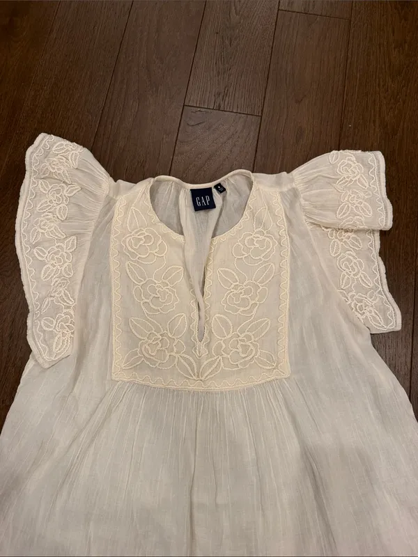 GAP Cream Crinkle Gauze Embroidered Cropped Shirt Medium - C27-180 - Image 4
