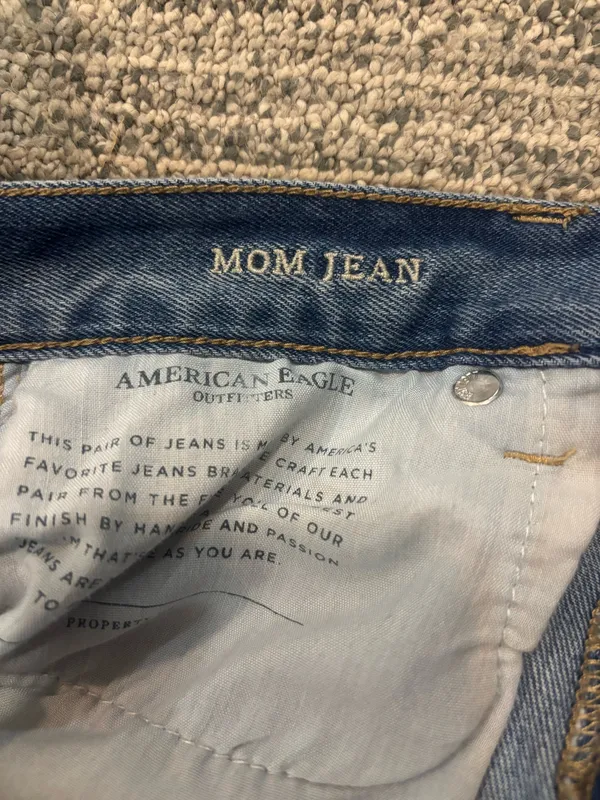 American Eagle Distressed Mom Jean High Rise - Image 5
