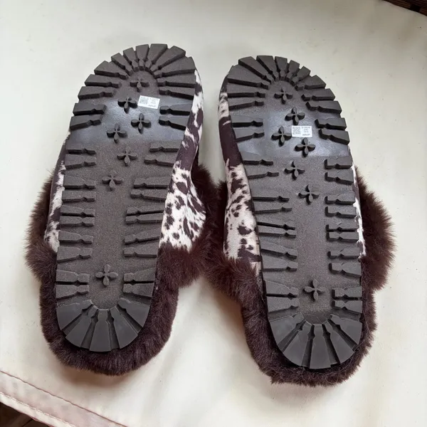 Cowhide print slippers - Image 5